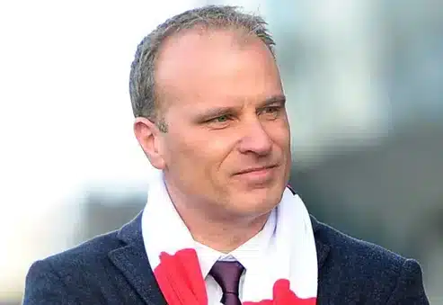 Dennis bergkamp een compleet beeld van de beroemde ex voetballer afbeelding - dennis bergkamp: een compleet beeld van de beroemde ex-voetballer